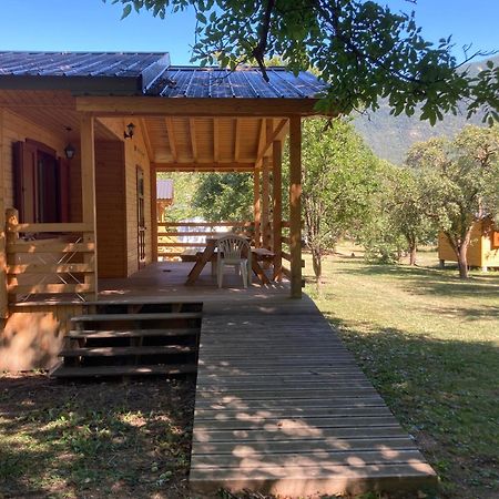 Camping, Hotel De Plein Air Les Cariamas Chateauroux-les-Alpes Exteriör bild