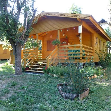 Camping, Hotel De Plein Air Les Cariamas Chateauroux-les-Alpes Exteriör bild
