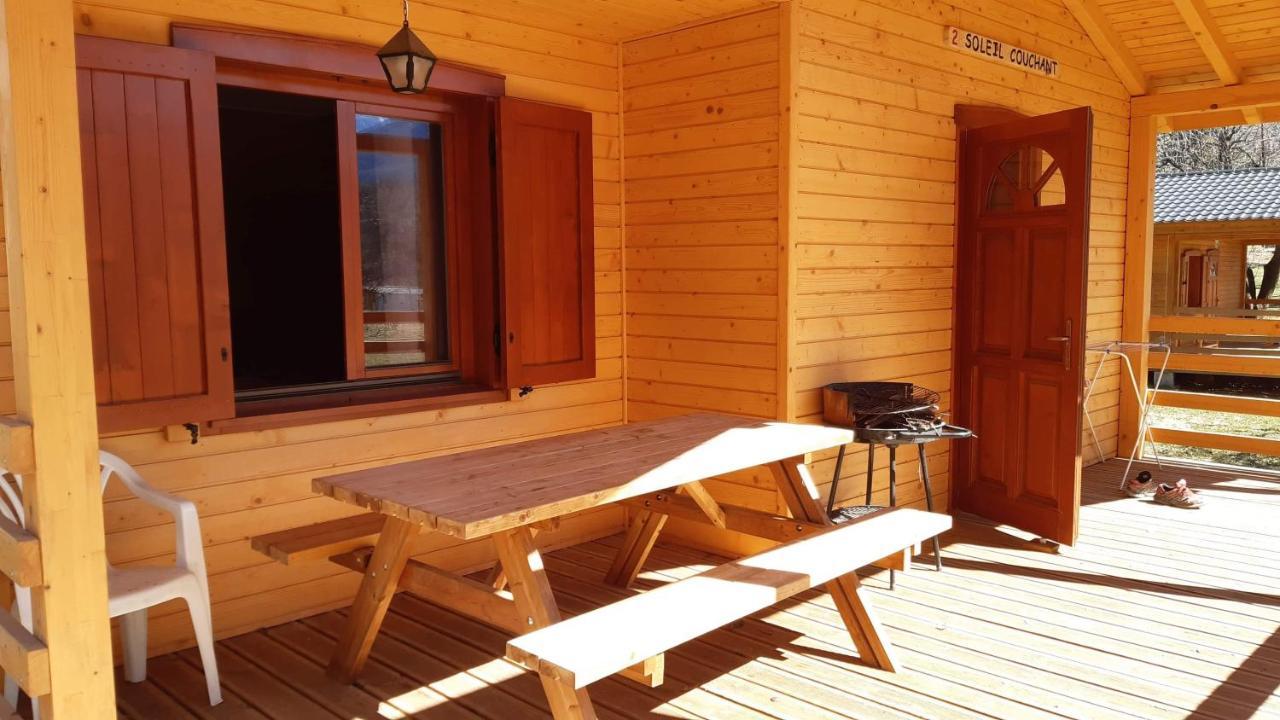 Camping, Hotel De Plein Air Les Cariamas Chateauroux-les-Alpes Exteriör bild