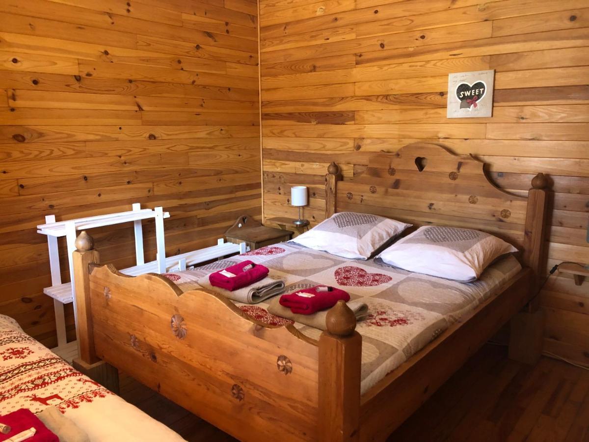 Camping, Hotel De Plein Air Les Cariamas Chateauroux-les-Alpes Exteriör bild