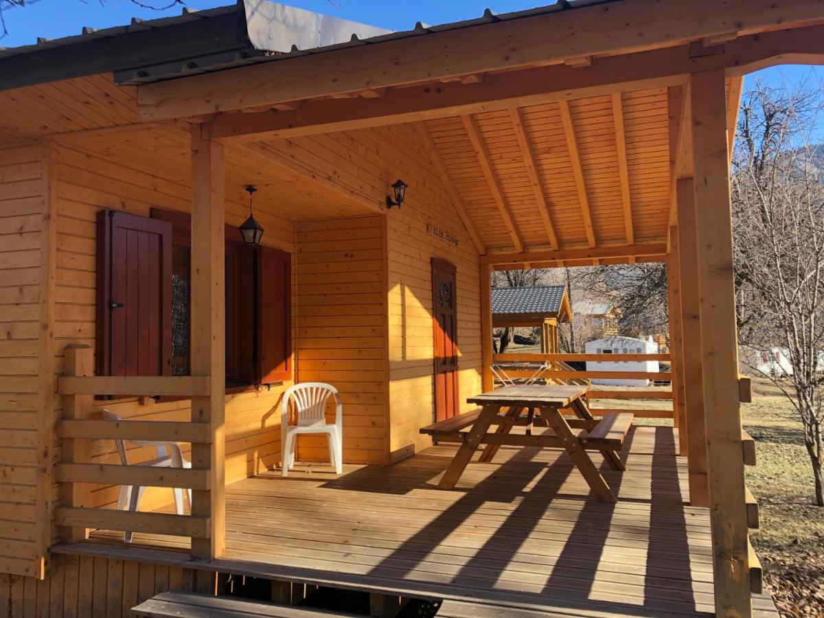 Camping, Hotel De Plein Air Les Cariamas Chateauroux-les-Alpes Exteriör bild