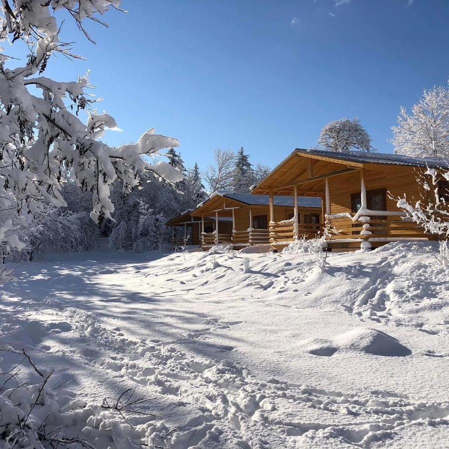 Camping, Hotel De Plein Air Les Cariamas Chateauroux-les-Alpes Exteriör bild