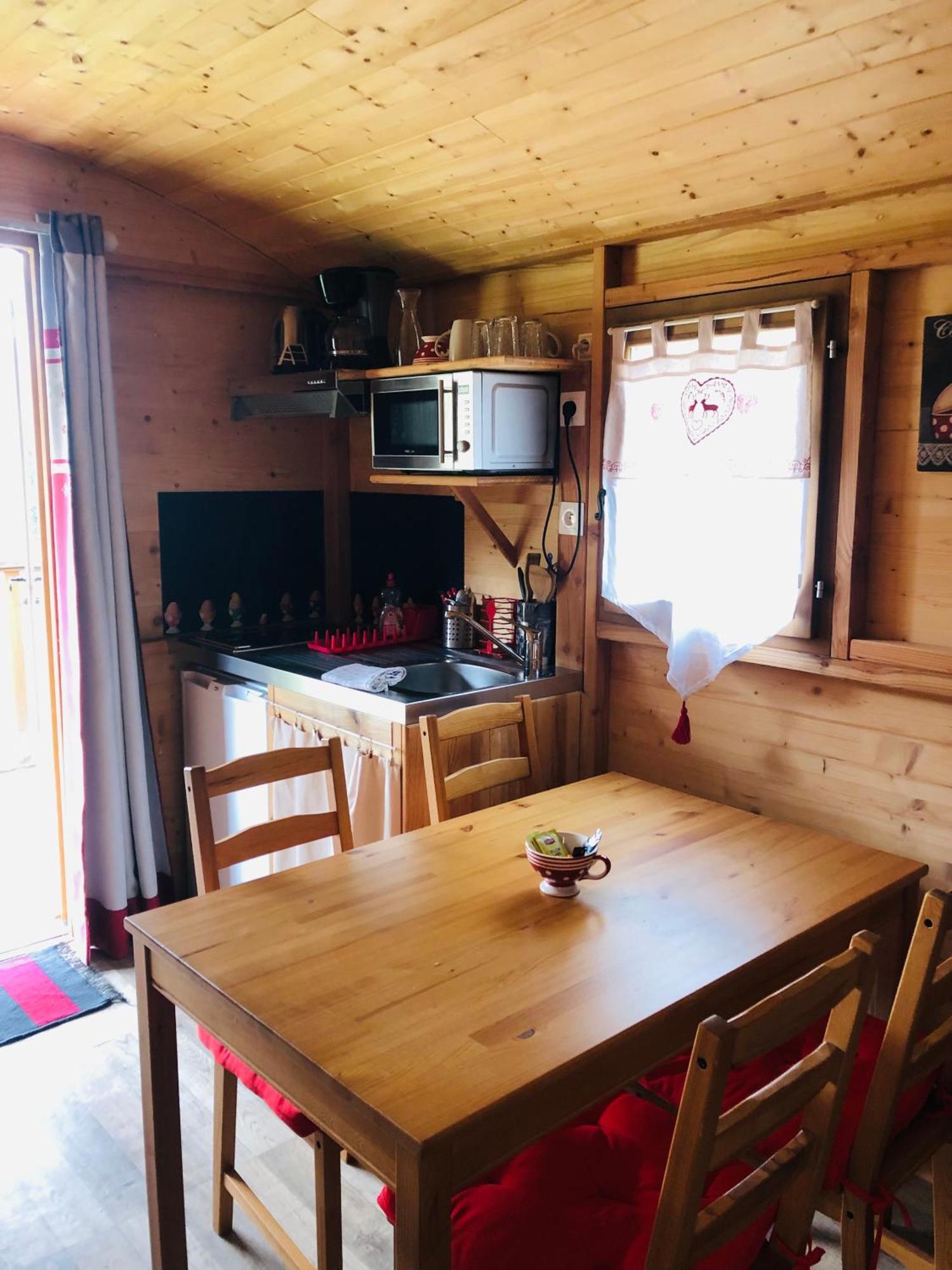 Camping, Hotel De Plein Air Les Cariamas Chateauroux-les-Alpes Exteriör bild