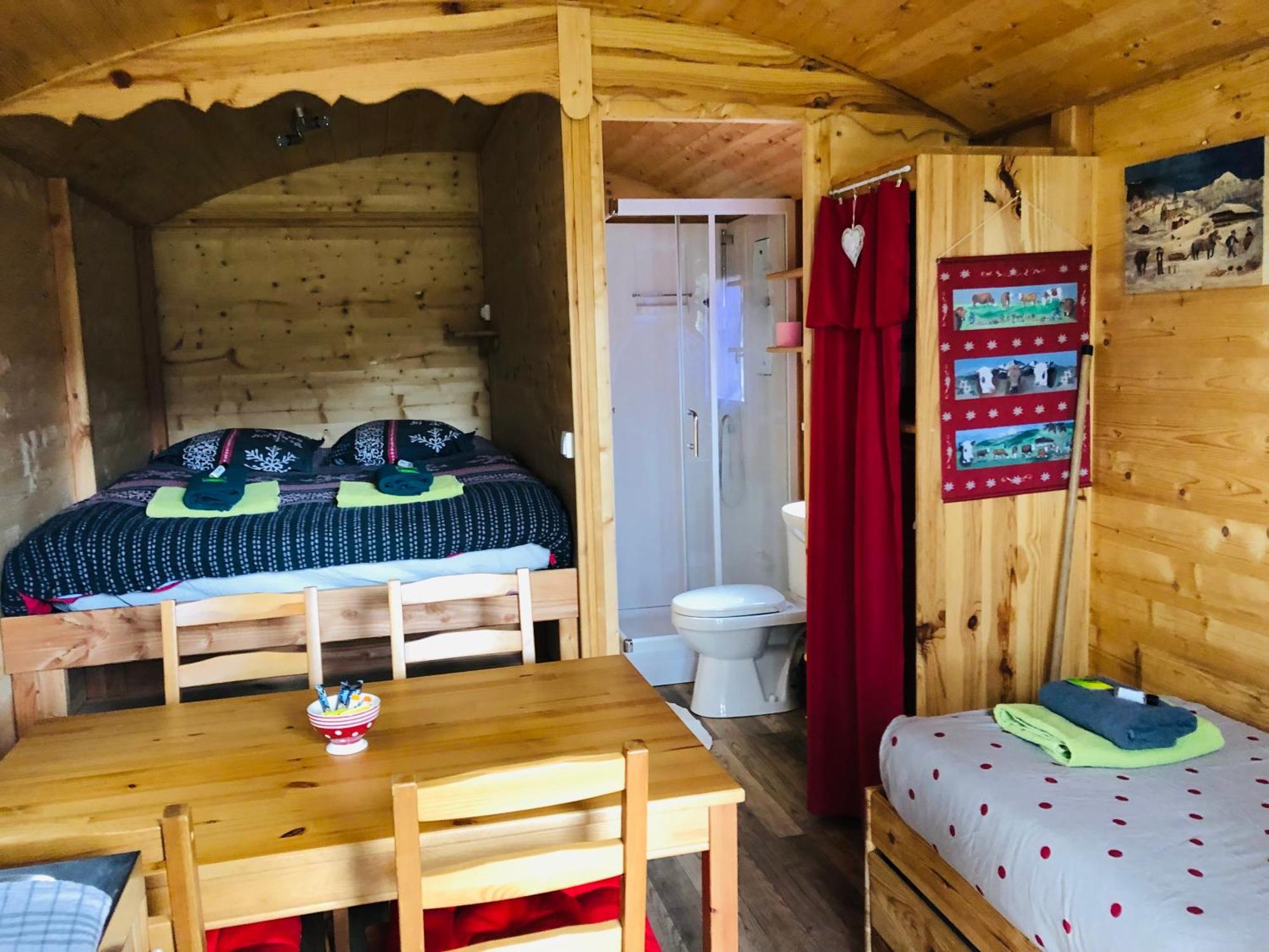 Camping, Hotel De Plein Air Les Cariamas Chateauroux-les-Alpes Exteriör bild