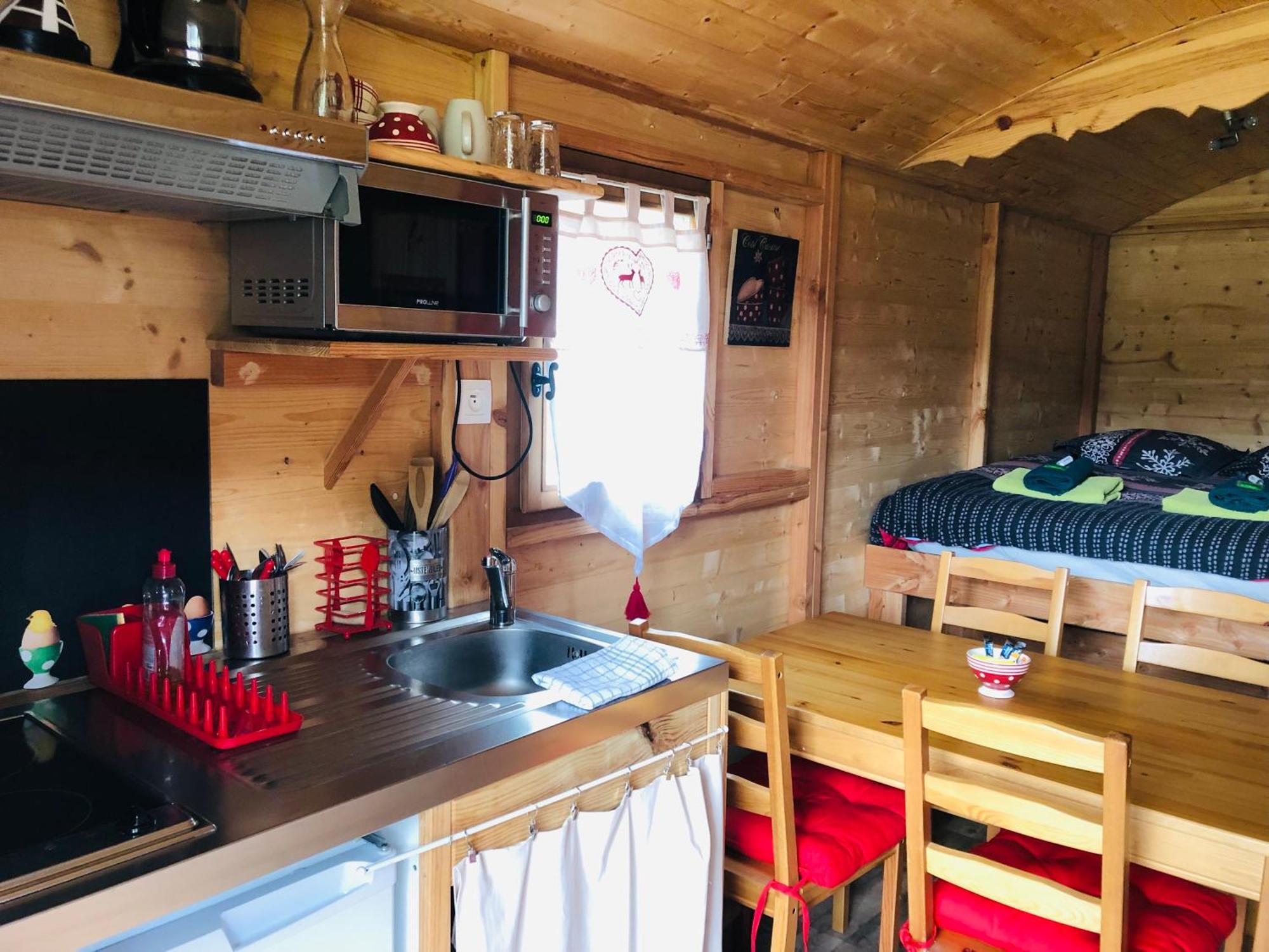 Camping, Hotel De Plein Air Les Cariamas Chateauroux-les-Alpes Exteriör bild