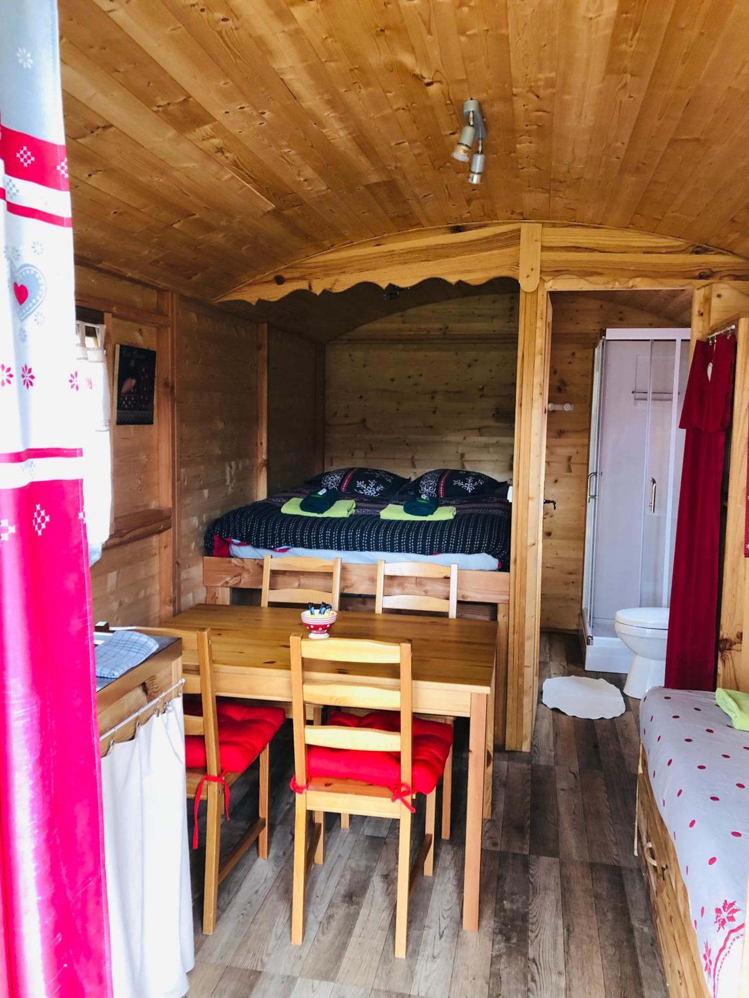 Camping, Hotel De Plein Air Les Cariamas Chateauroux-les-Alpes Exteriör bild