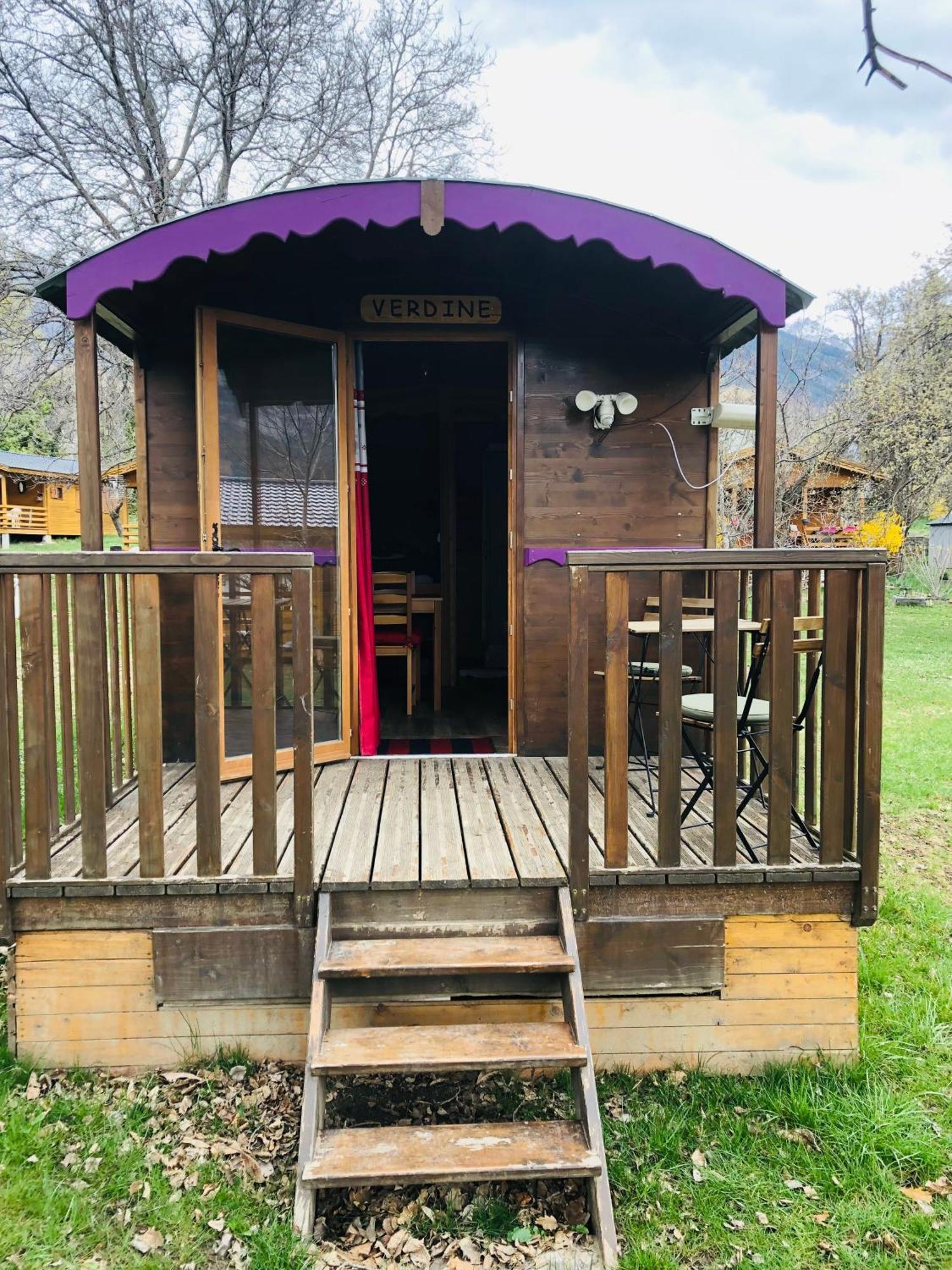 Camping, Hotel De Plein Air Les Cariamas Chateauroux-les-Alpes Exteriör bild