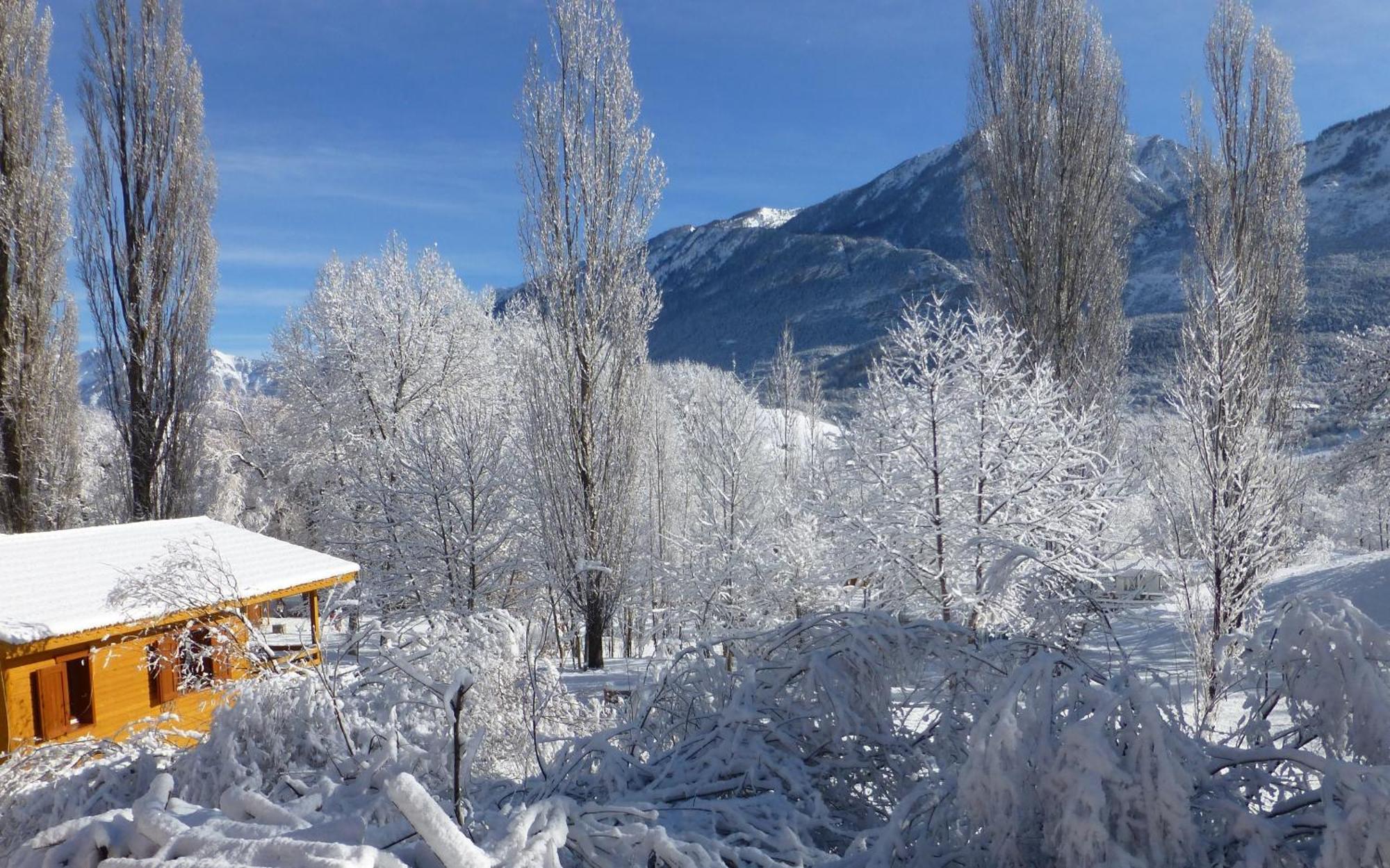 Camping, Hotel De Plein Air Les Cariamas Chateauroux-les-Alpes Exteriör bild