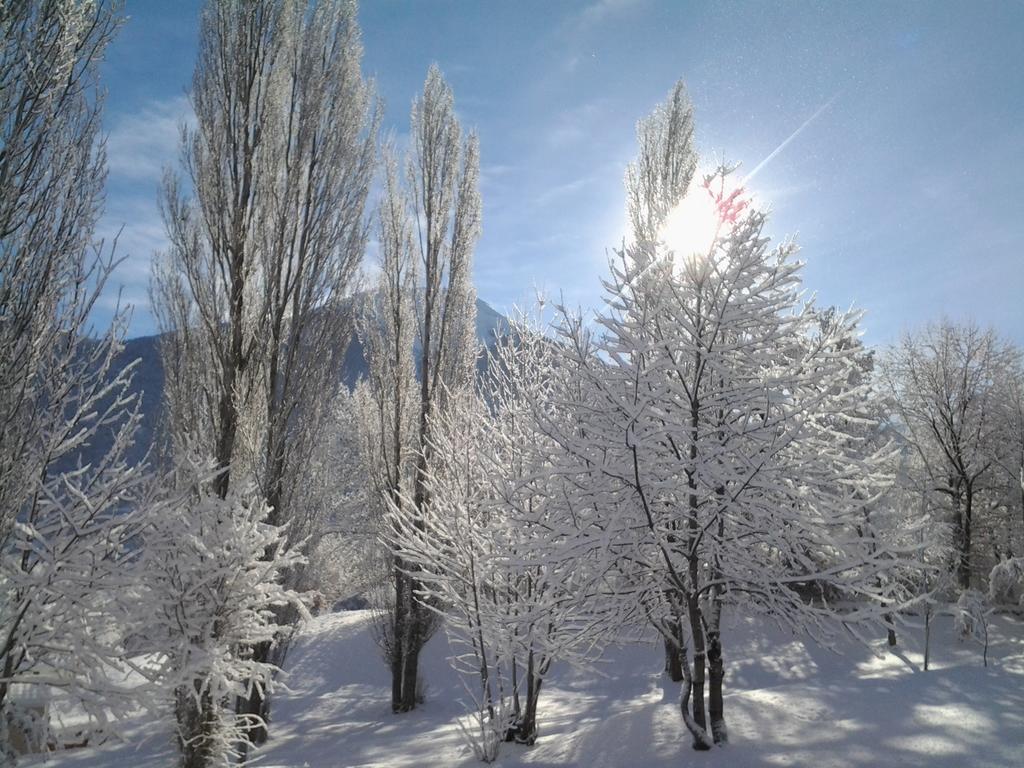 Camping, Hotel De Plein Air Les Cariamas Chateauroux-les-Alpes Exteriör bild