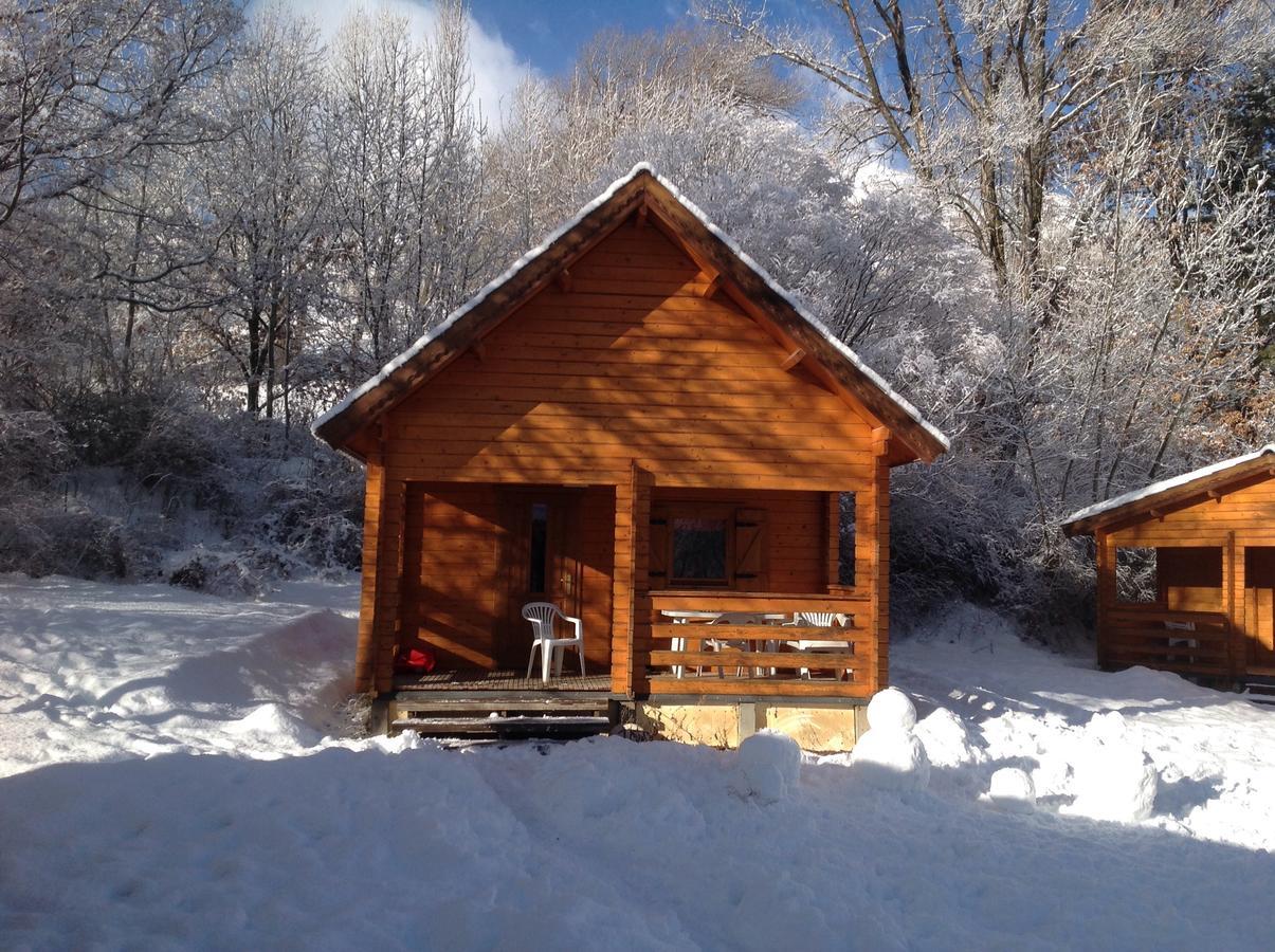Camping, Hotel De Plein Air Les Cariamas Chateauroux-les-Alpes Exteriör bild