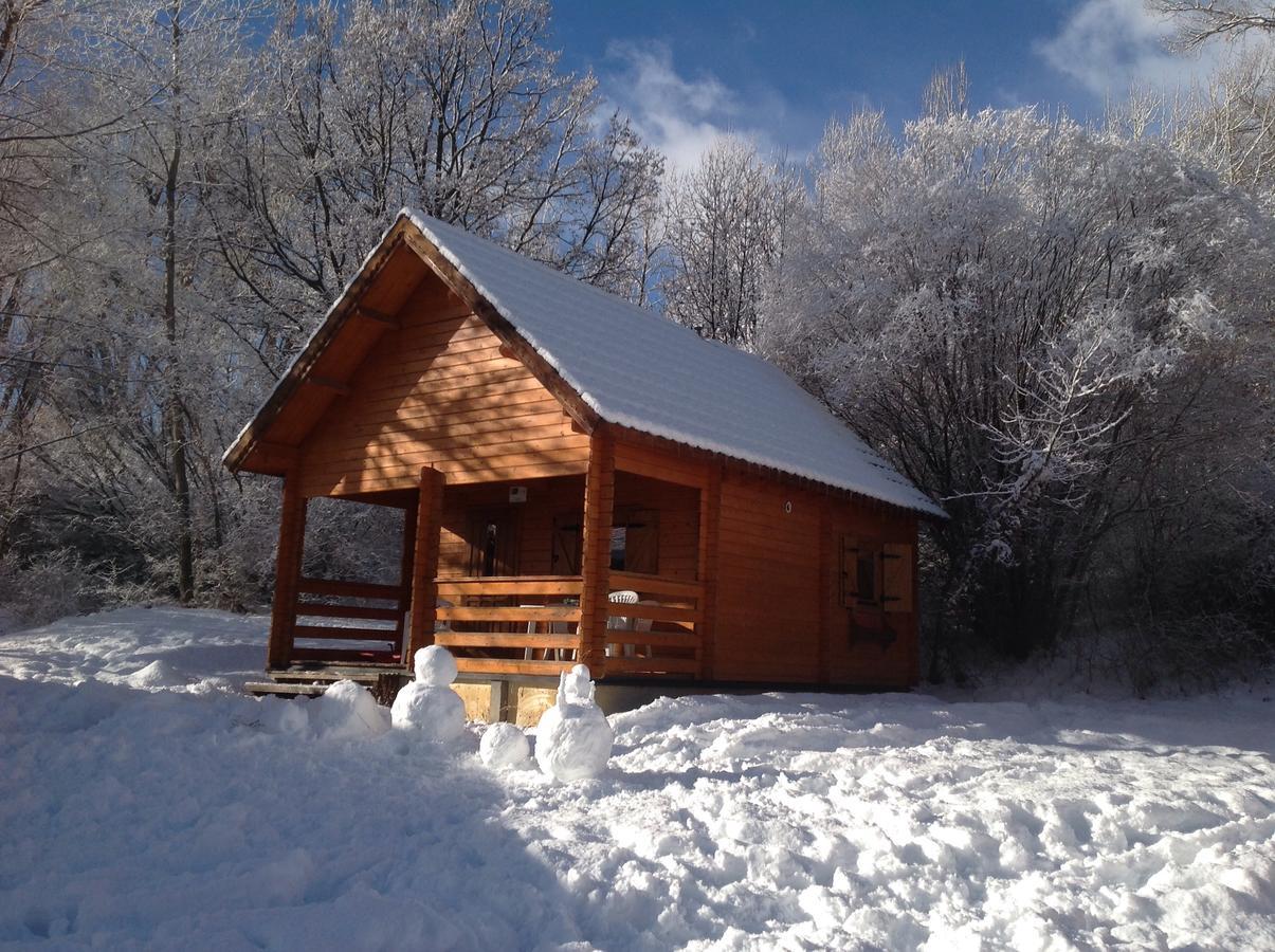 Camping, Hotel De Plein Air Les Cariamas Chateauroux-les-Alpes Exteriör bild
