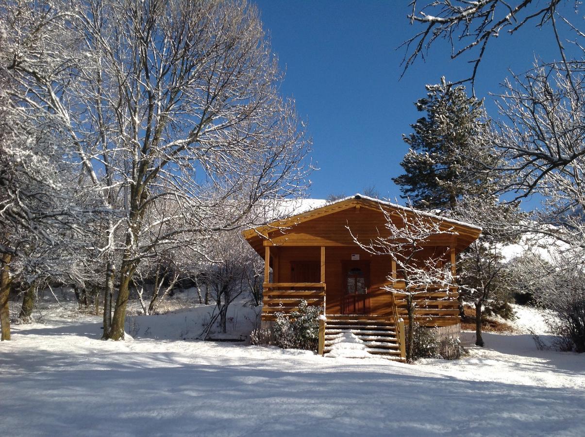 Camping, Hotel De Plein Air Les Cariamas Chateauroux-les-Alpes Exteriör bild