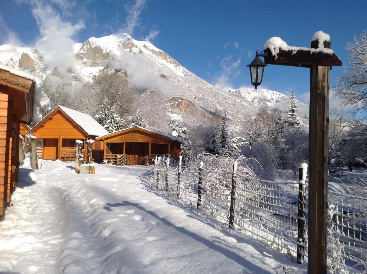 Camping, Hotel De Plein Air Les Cariamas Chateauroux-les-Alpes Exteriör bild