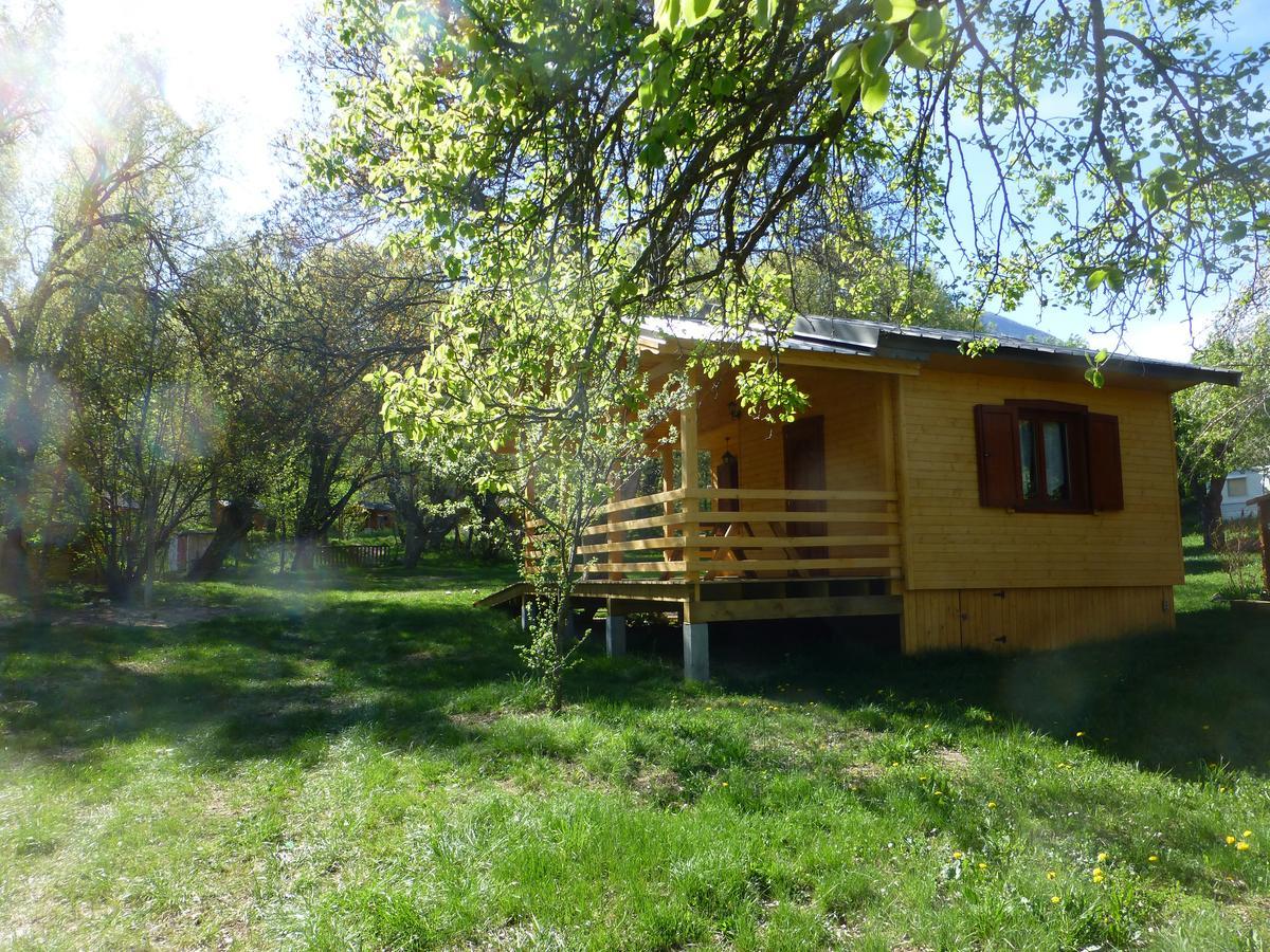 Camping, Hotel De Plein Air Les Cariamas Chateauroux-les-Alpes Exteriör bild