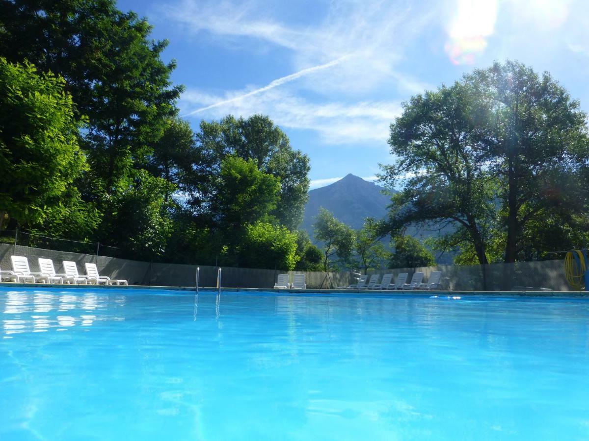 Camping, Hotel De Plein Air Les Cariamas Chateauroux-les-Alpes Exteriör bild